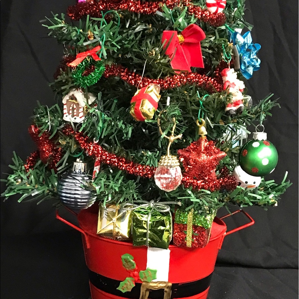 Table top Christmas tree 18” tall prelit and decorated! - Picture 3 of 9